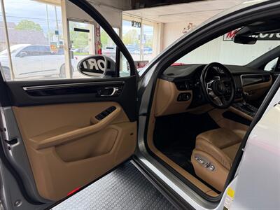 2020 Porsche Macan   - Photo 14 - Grand Rapids, MI 49548