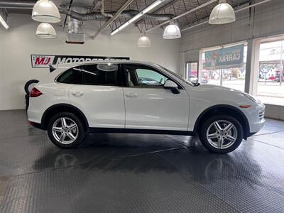 2013 Porsche Cayenne S   - Photo 2 - Grand Rapids, MI 49548