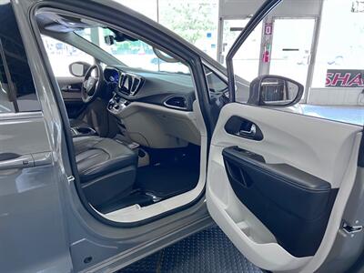 2022 Chrysler Pacifica Hybrid Touring L   - Photo 53 - Grand Rapids, MI 49548