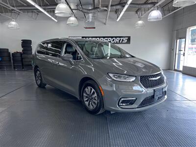 2022 Chrysler Pacifica Hybrid Touring L   - Photo 1 - Grand Rapids, MI 49548