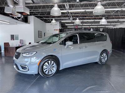 2022 Chrysler Pacifica Hybrid Touring L   - Photo 17 - Grand Rapids, MI 49548