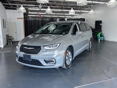 2022 Chrysler Pacifica Hybrid Touring L   - Photo 21 - Grand Rapids, MI 49548