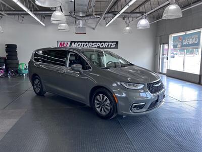 2022 Chrysler Pacifica Hybrid Touring L   - Photo 25 - Grand Rapids, MI 49548