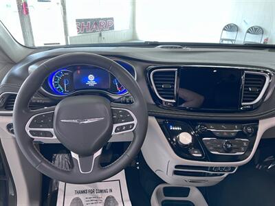 2022 Chrysler Pacifica Hybrid Touring L   - Photo 33 - Grand Rapids, MI 49548