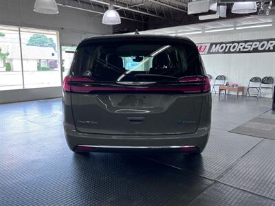 2022 Chrysler Pacifica Hybrid Touring L   - Photo 11 - Grand Rapids, MI 49548