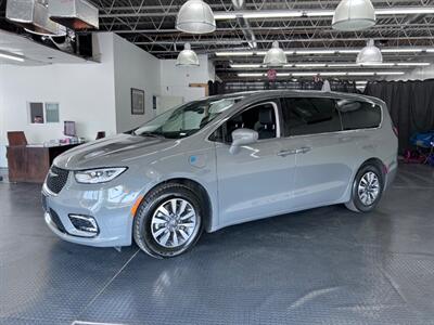 2022 Chrysler Pacifica Hybrid Touring L   - Photo 18 - Grand Rapids, MI 49548