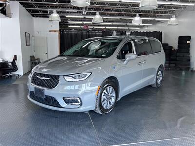 2022 Chrysler Pacifica Hybrid Touring L   - Photo 19 - Grand Rapids, MI 49548