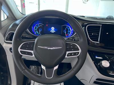 2022 Chrysler Pacifica Hybrid Touring L   - Photo 34 - Grand Rapids, MI 49548