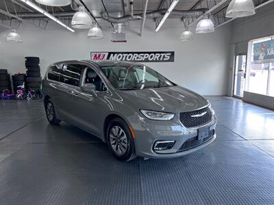 2022 Chrysler Pacifica Hybrid Touring L   - Photo 24 - Grand Rapids, MI 49548