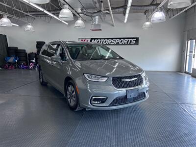 2022 Chrysler Pacifica Hybrid Touring L   - Photo 23 - Grand Rapids, MI 49548