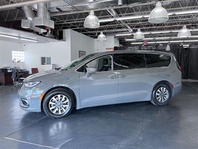 2022 Chrysler Pacifica Hybrid Touring L   - Photo 16 - Grand Rapids, MI 49548