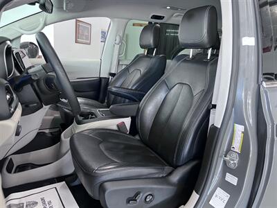 2022 Chrysler Pacifica Hybrid Touring L   - Photo 32 - Grand Rapids, MI 49548