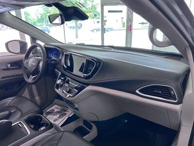 2022 Chrysler Pacifica Hybrid Touring L   - Photo 54 - Grand Rapids, MI 49548
