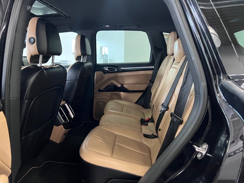 2014 Porsche Cayenne Platinum Edition Diesel photo 47