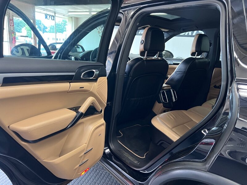 2014 Porsche Cayenne Platinum Edition Diesel photo 46