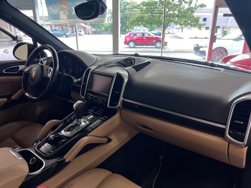 2014 Porsche Cayenne Platinum Edition Diesel photo 39