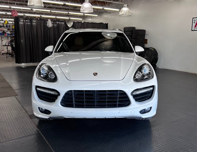 2014 Porsche Cayenne GTS photo 2