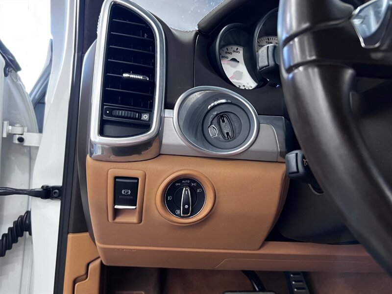 2014 Porsche Cayenne GTS photo 30