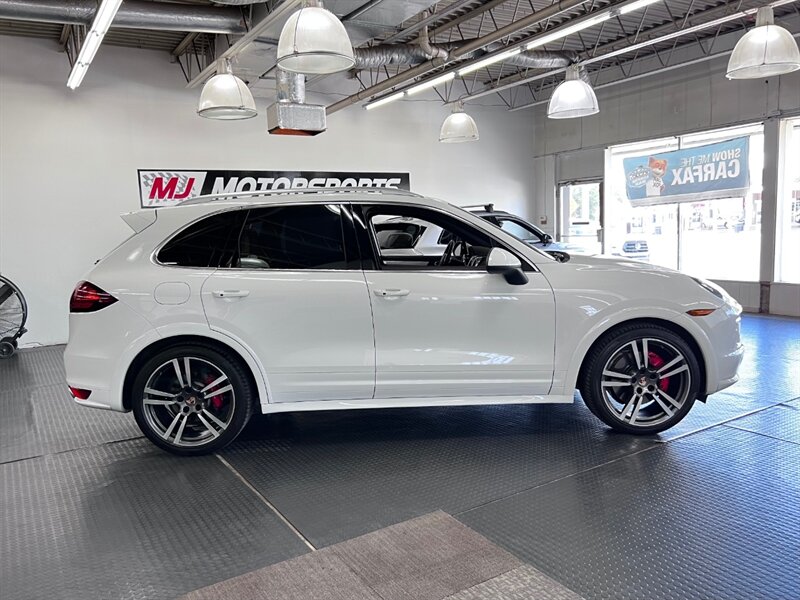 2014 Porsche Cayenne GTS photo 15