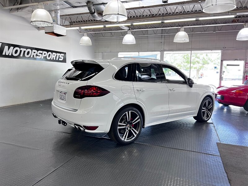 2014 Porsche Cayenne GTS photo 14