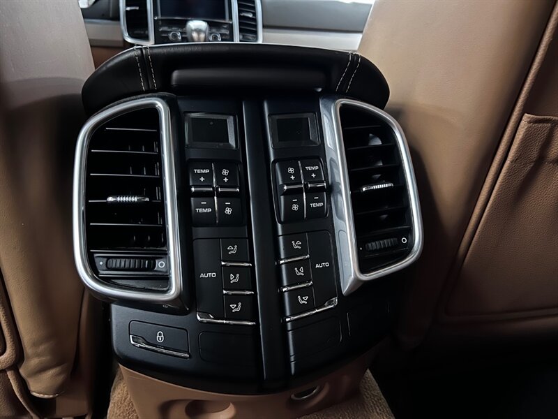 2014 Porsche Cayenne GTS photo 54