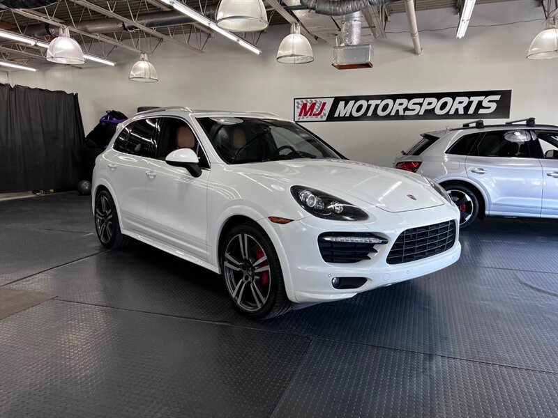 2014 Porsche Cayenne GTS photo 18