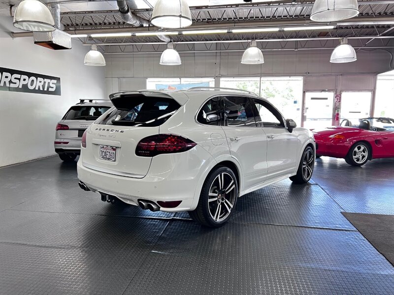 2014 Porsche Cayenne GTS photo 13