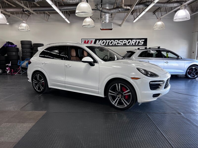 2014 Porsche Cayenne GTS photo 16