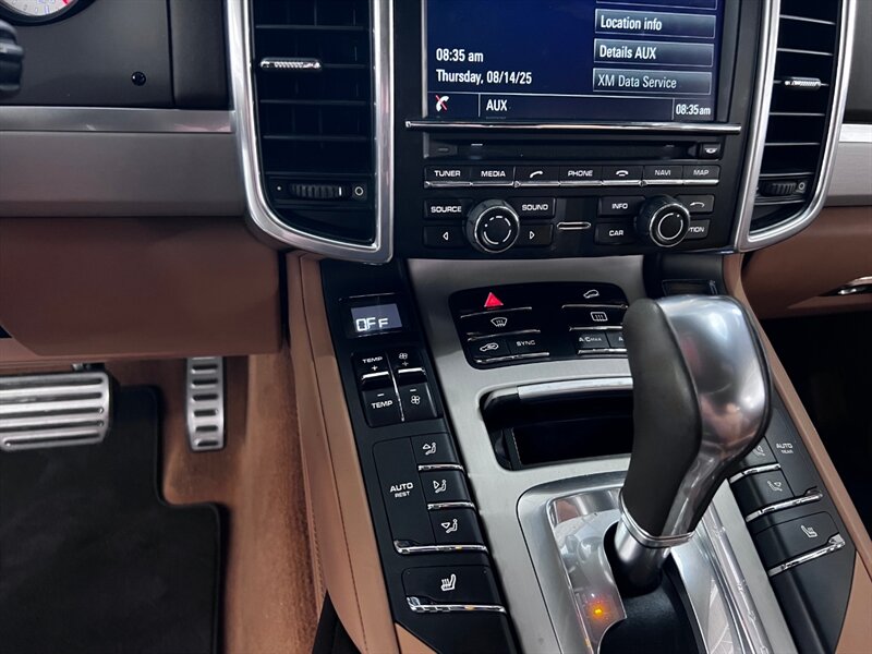 2014 Porsche Cayenne GTS photo 38