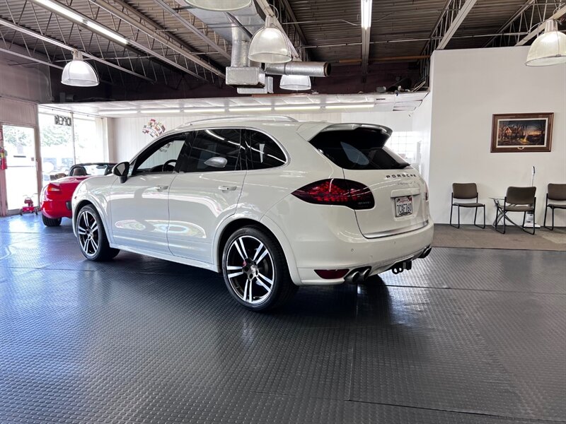 2014 Porsche Cayenne GTS photo 8