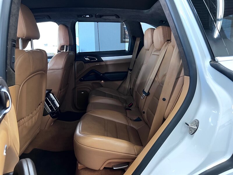 2014 Porsche Cayenne GTS photo 52