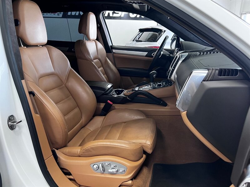 2014 Porsche Cayenne GTS photo 46