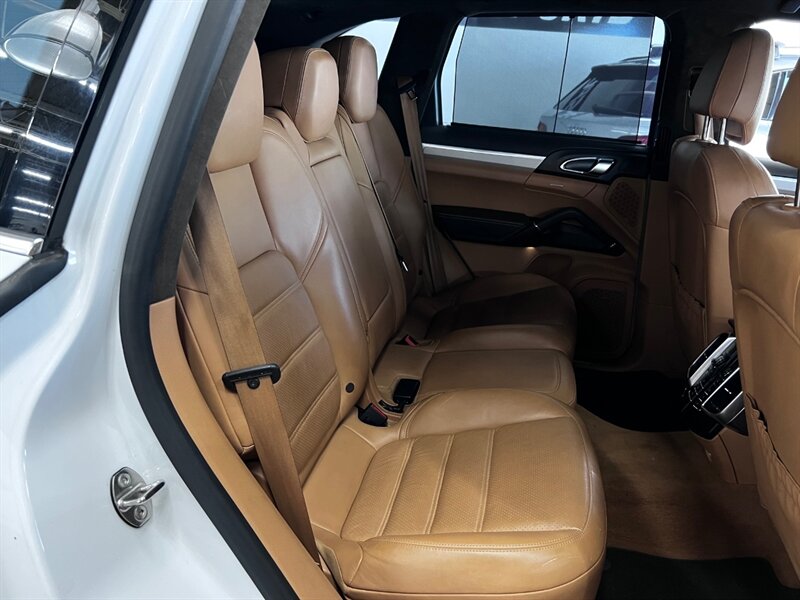 2014 Porsche Cayenne GTS photo 50