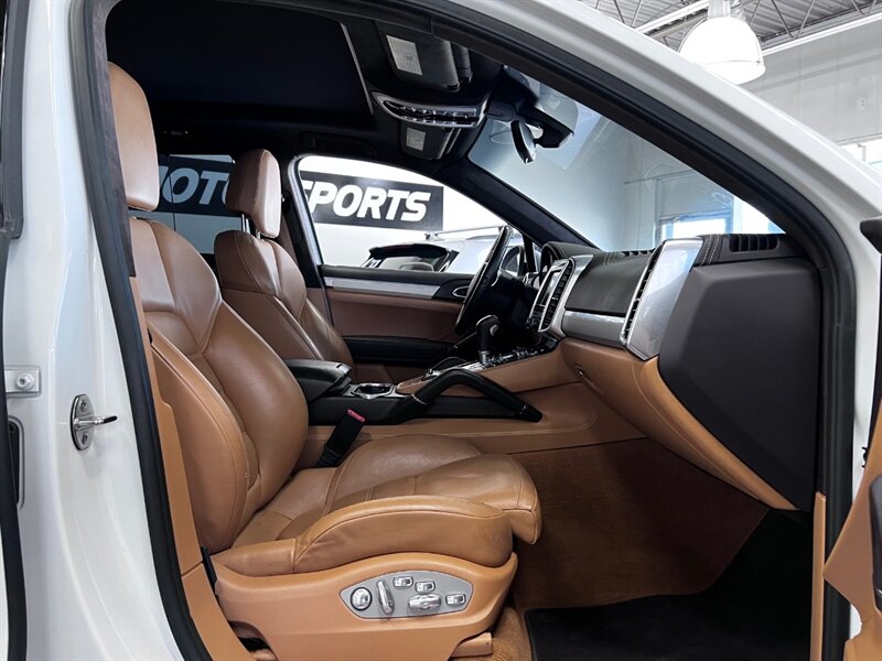 2014 Porsche Cayenne GTS photo 45