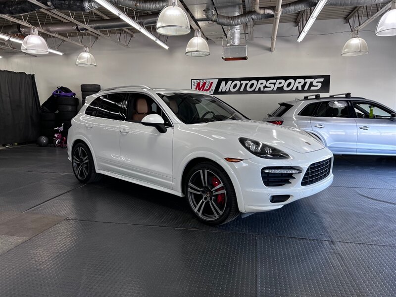 2014 Porsche Cayenne GTS photo 17