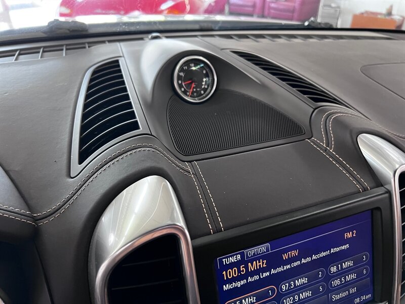 2014 Porsche Cayenne GTS photo 32