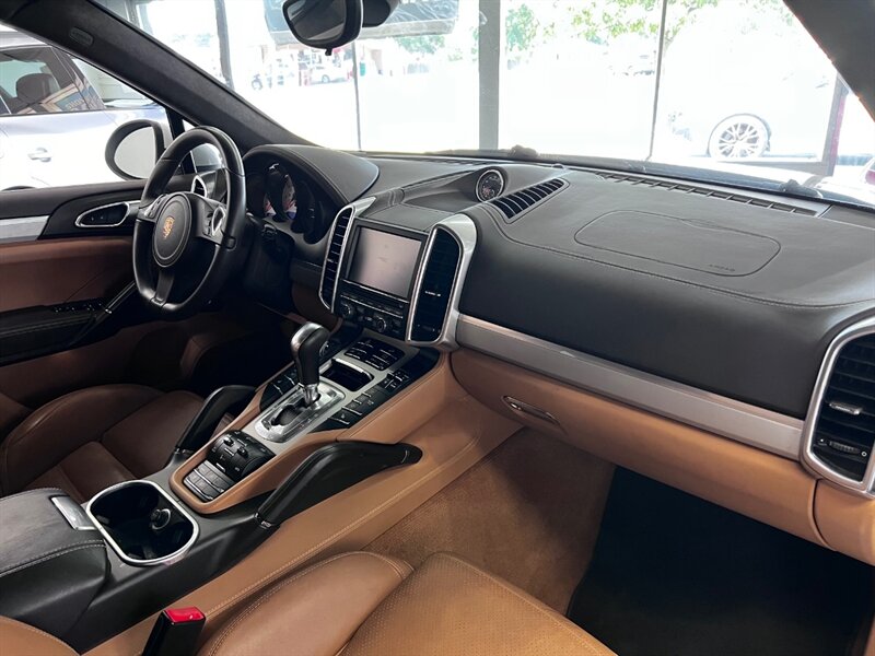 2014 Porsche Cayenne GTS photo 44
