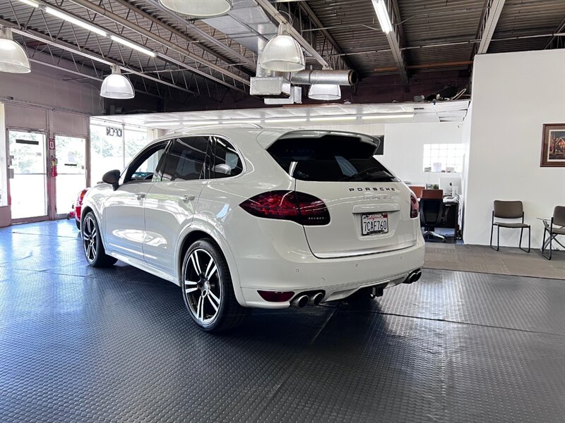 2014 Porsche Cayenne GTS photo 9