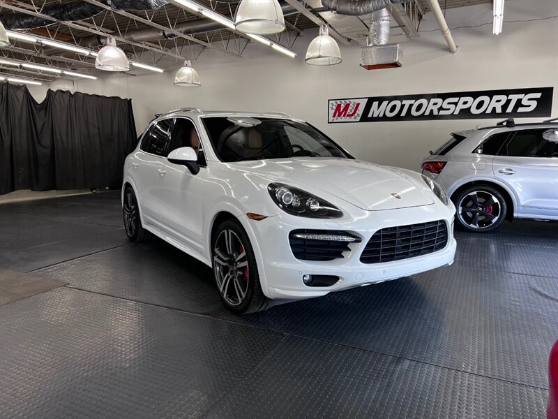 2014 Porsche Cayenne GTS photo 19