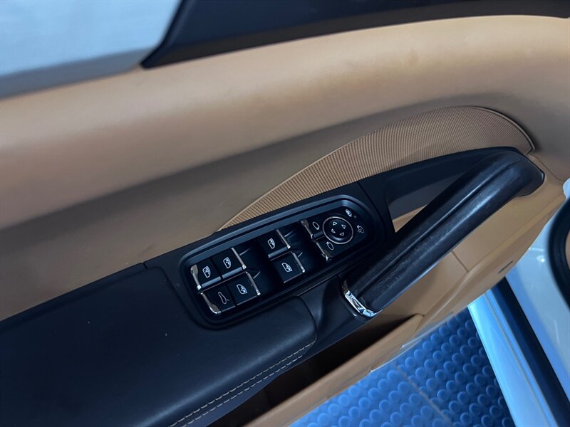 2014 Porsche Cayenne GTS photo 22