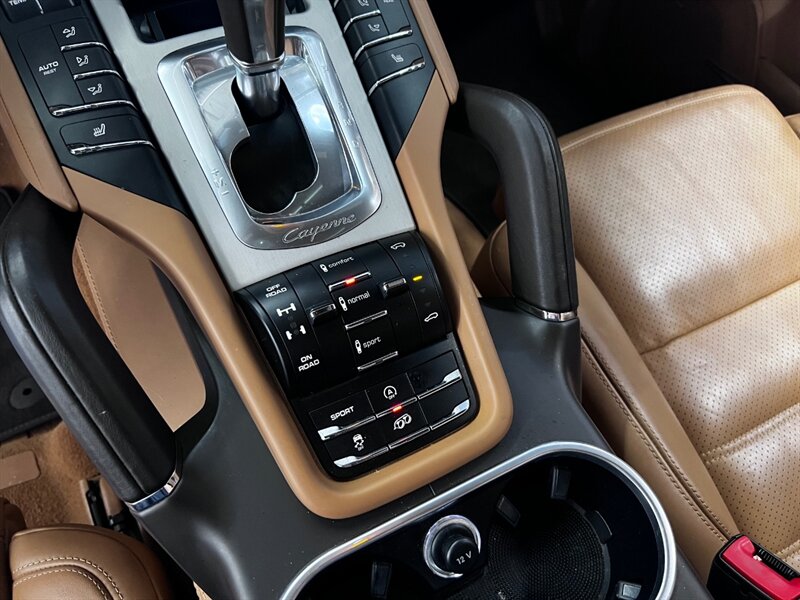2014 Porsche Cayenne GTS photo 41