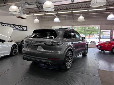 2019 Porsche Cayenne S   - Photo 8 - Grand Rapids, MI 49548