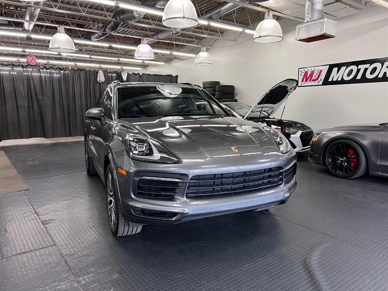 2019 Porsche Cayenne S photo 2