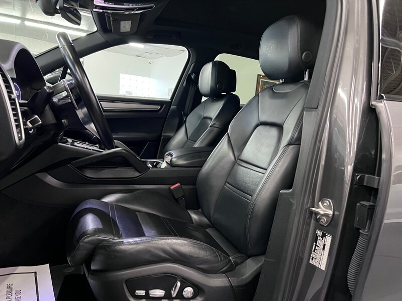 2019 Porsche Cayenne S photo 17