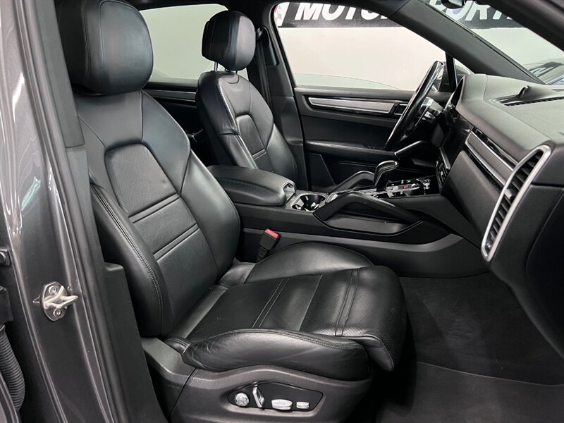 2019 Porsche Cayenne S photo 38