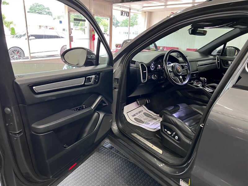 2019 Porsche Cayenne S photo 13