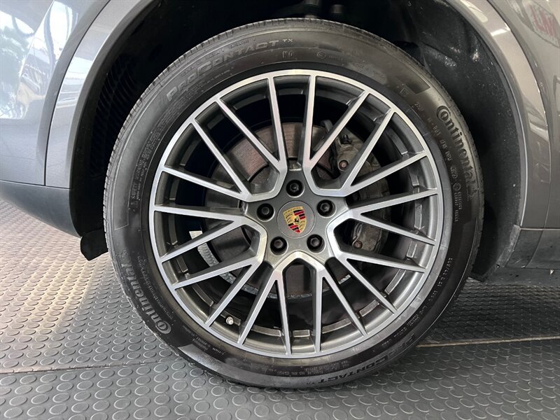 2019 Porsche Cayenne S photo 12