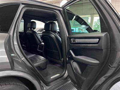 2019 Porsche Cayenne S   - Photo 40 - Grand Rapids, MI 49548