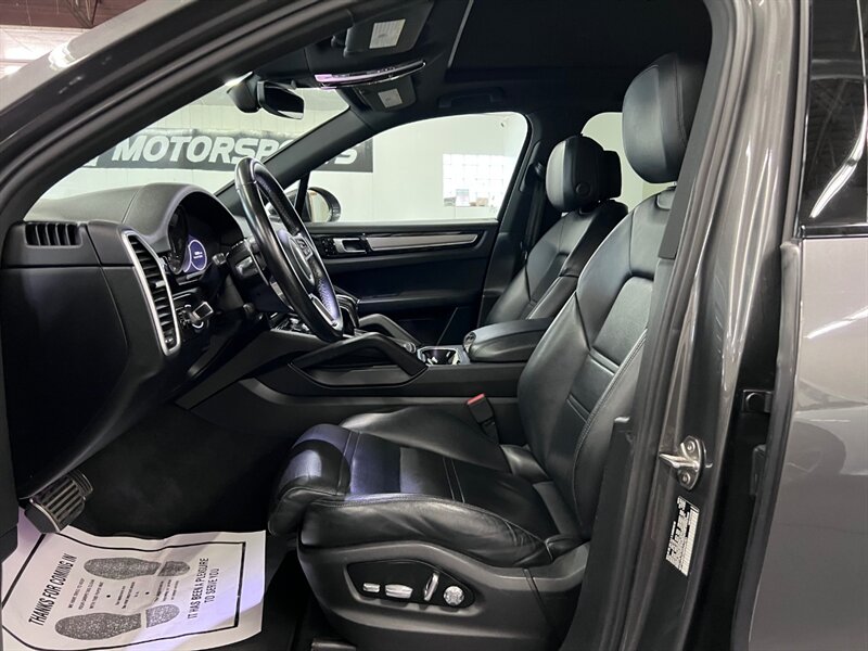 2019 Porsche Cayenne S photo 16