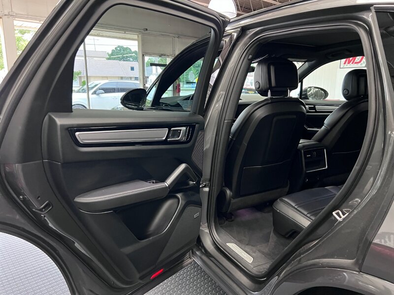 2019 Porsche Cayenne S photo 42